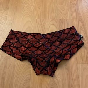 Scrunch butt short / hot pant / pole short by Cleo